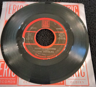 CARL DOUGLAS KUNG FU FIGHTING DANCE THE KUNG FU 7'' VINYL SINGLE ERIC RECORDS 45