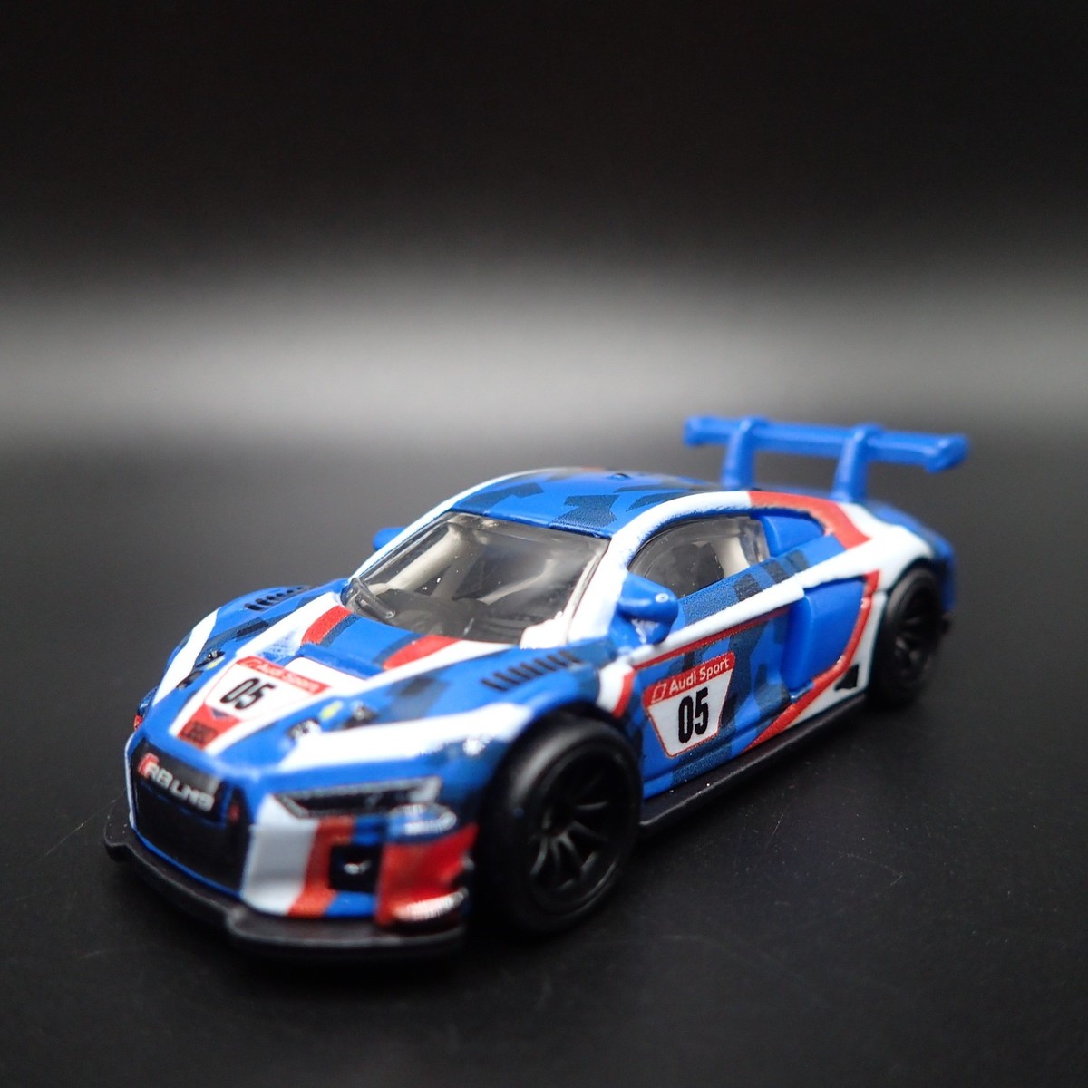 AUDI R8 LMS AUDI SPORT #05 BLUE 1:64 SCALE COLLECTIBLE DIORAMA