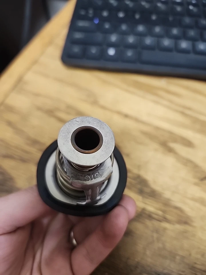 Termostato líquido de arrefecimento do motor Stant 13899 195F/90C novo na caixa - Imagem 2 de 3