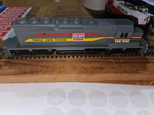 ATHEARN, L&N DIESEL ENGINE, RUNS GREAT SEE VIDEO, HO GUAGE - Picture 2 of 9