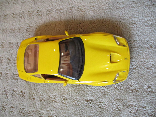 Maisto 1996 Ferrari 550 Maranello 1/24 Scale Die-cast Model 7.5