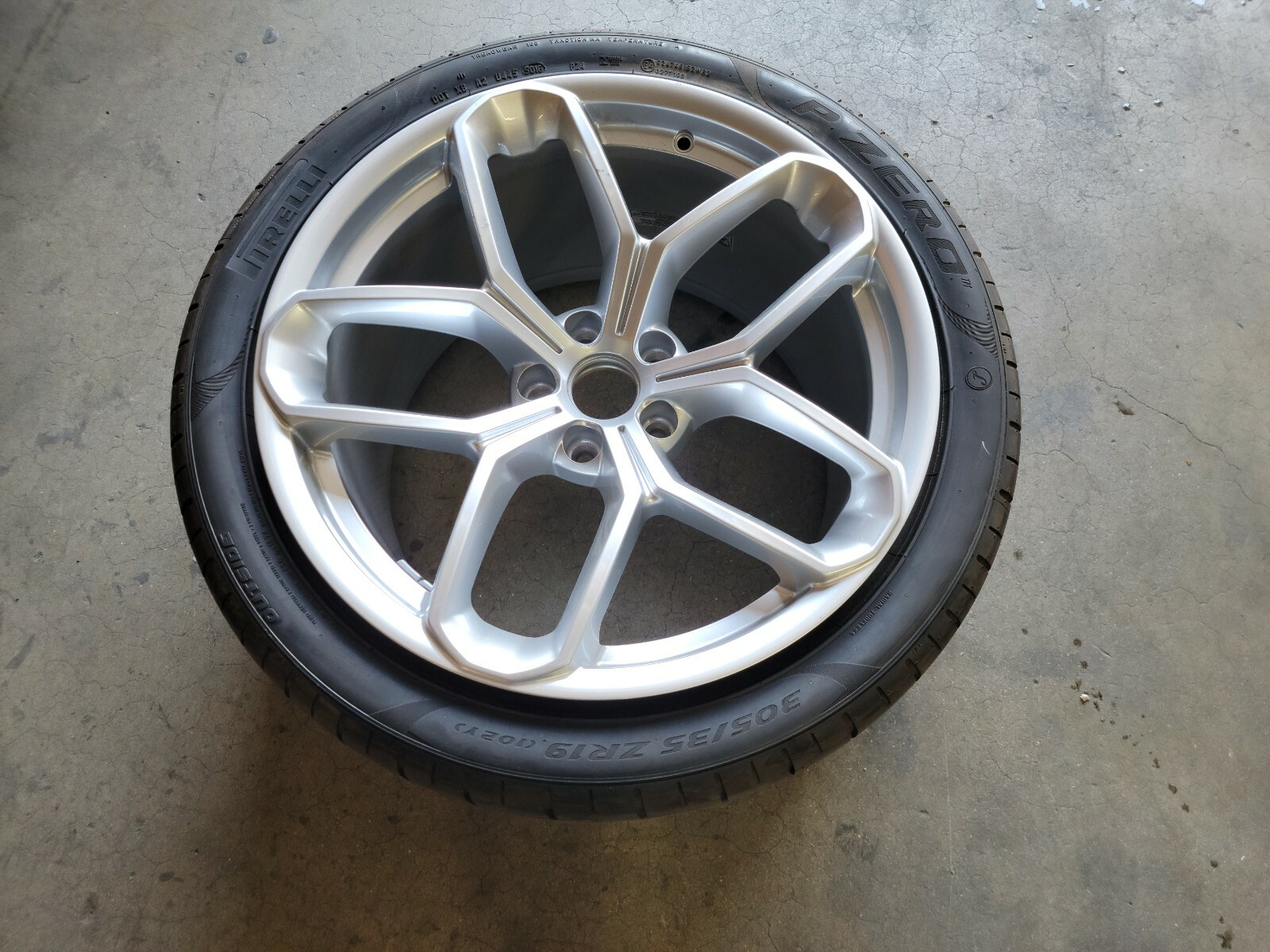 LAMBORGHINI HURACAN LP580 KARI REAR WHEEL RIM WITH TIRE OEM 4T0601017K