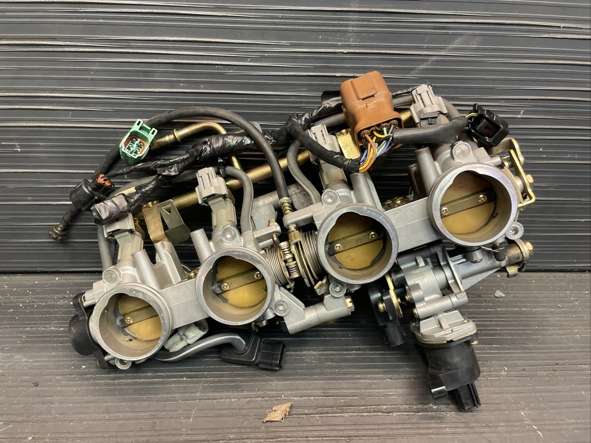 ta 2013 Kawasaki Ninja ZX10R, throttle bodies, fuel injectors