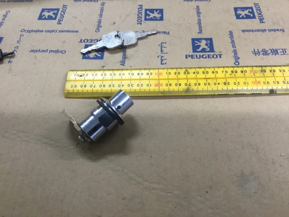 peugeot 305 505 sedán berlina capó trasero maletero tapa bloqueo barril y llaves 863025 Foto 3 de 4