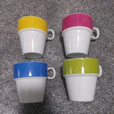 Vintage bunte 70er Jahre Stapel Kaffeebecher x 4 und in Top Zustand. 