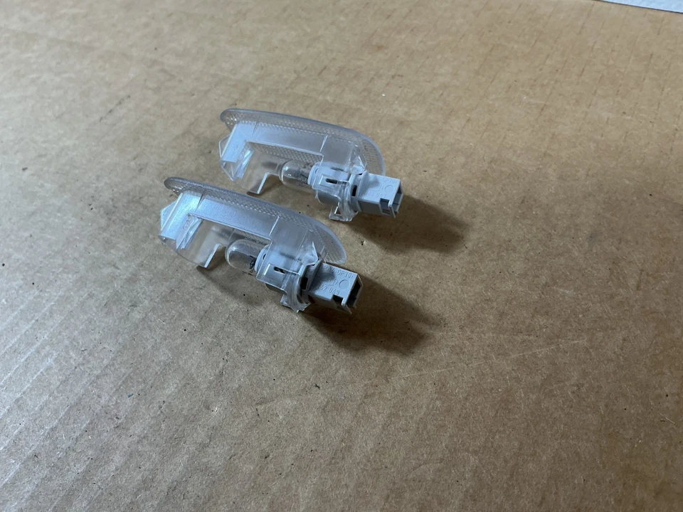 2008-2014 Mercedes Benz C250 Interior Courtesy Light Lamp OEM - Image 4 of 4