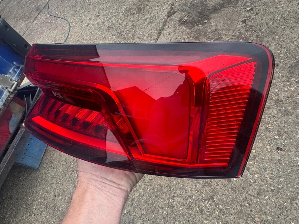 AUDI A5 2023 LUZ TRASERA DERECHA LUZ CUPÉ 2016-2024 Foto 3 de 4