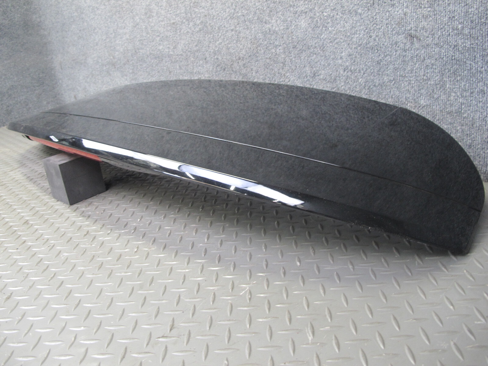 2017-2020 MASERATI LEVANTE M161 REAR TAILGATE SPOILER W BRAKE LIGHT 670040267