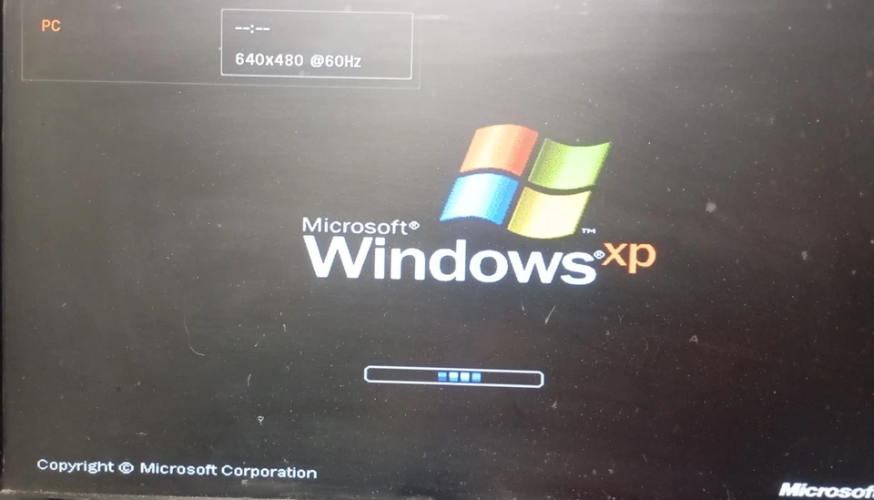 Shuttle XPC SS51G Desktop PC con XP Professional Funzionante  - Immagine 4 di 4