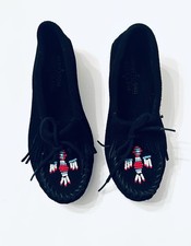 Minnetonka Women's Black Moccasin Thunderbird Hand-Beaded 8M NEW