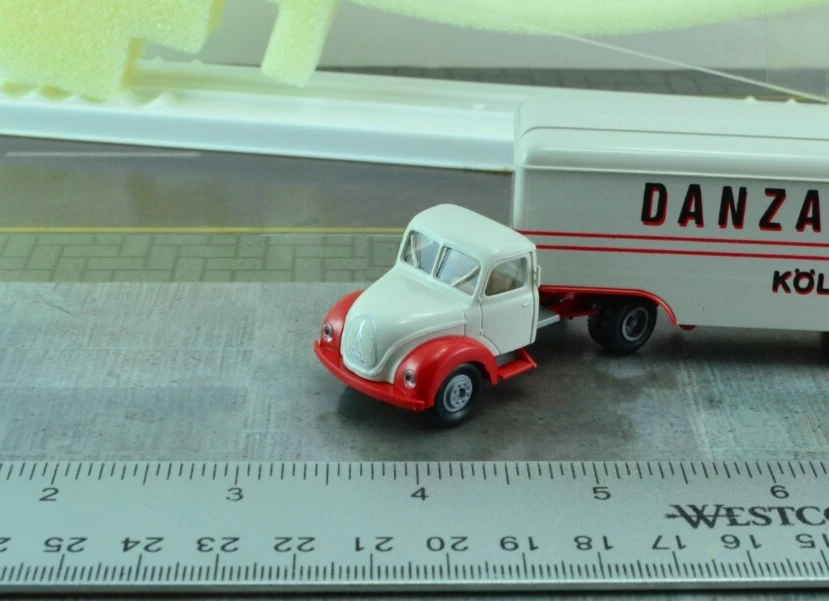 Brekina 4265 Old Timer Magirus Mercur Tractor Trailer DANZAS 1:87 Scale  - Image 2 of 3