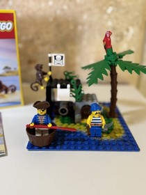 LEGO Pirates: Shipwreck Island (6260), 100% complete with instructions and box.