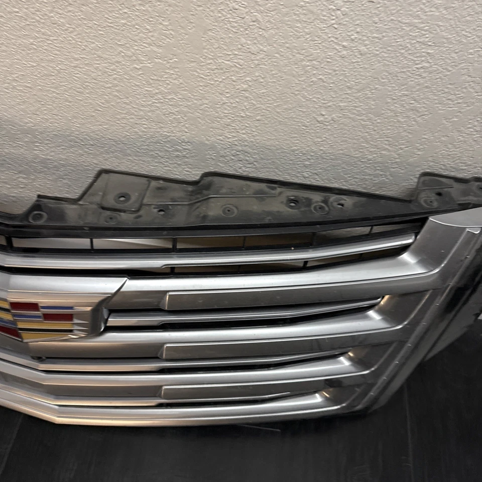 Rejilla Cadillac Escalade 2015-2020 OEM parrilla superior delantera con cámara 23399558 Foto 4 de 4