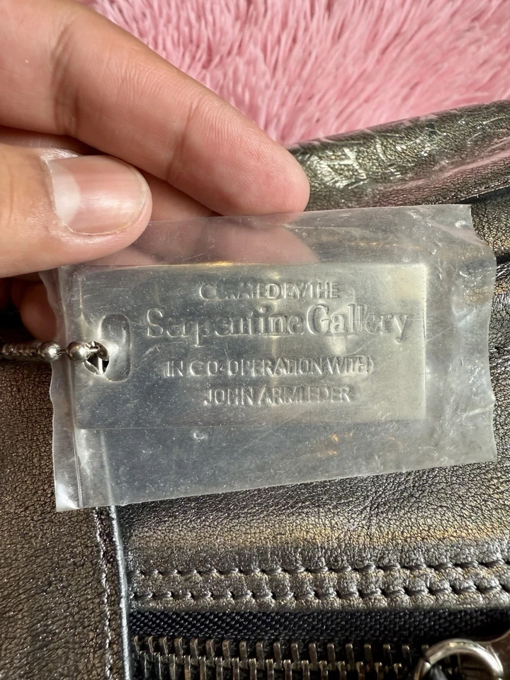 Bolso metálico Galería Puma Serpentine John M Armleder 2008 Foto 3 de 4