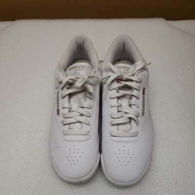 Women's rebox classic white color size and a 1/2