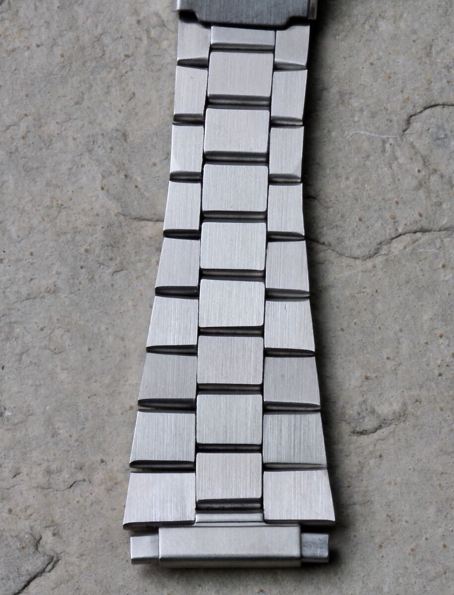 6 SOLD! Flared flat-link 1960s vintage watch band 16mm-22mm 6 SOLD! Flared flat-link 1960s vintage watch band 16mm-22mm
