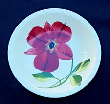 BLUE RIDGE SOUTHERN POTTERY Anemone #4048 Piecrust, Vintage Fruit Bowl 5"