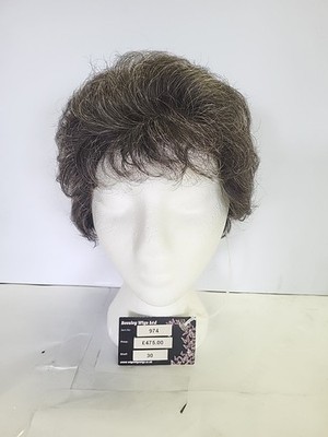 Kurze dunkelgraue geschichtete gewellte Bob Perücke mit Fransen - Haarausfall Alopezie REF 0278