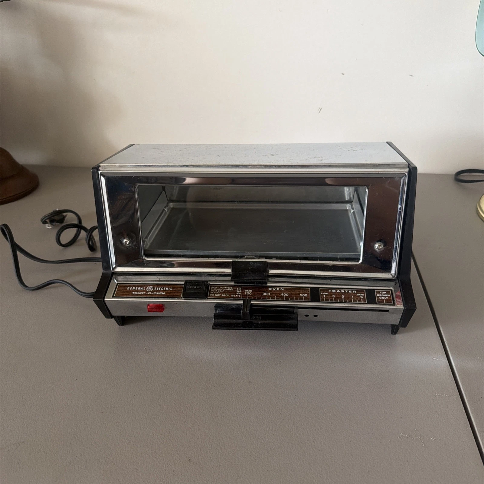 Vintage GE Deluxe Toast-R-Oven Toaster Oven Works
Opens in a new window or tab