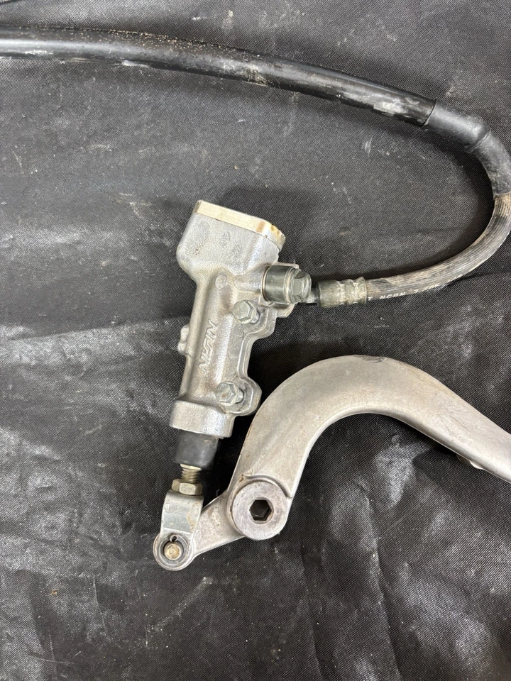 Kawasaki KX250F 2007 06-08 montaje de freno trasero Pro Circuit tapa de línea solar Foto 4 de 4