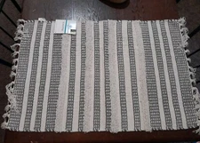 Comfort Bay Scatter Rug 20inX30in Cream And Gray NWT