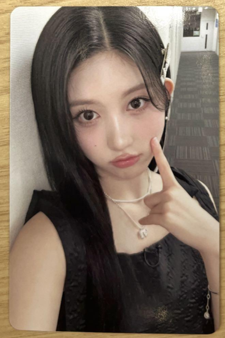 IVE SWITCH ALIVE OSAKA 8/16 OFFLINE EVENT Benefits Photocard photo