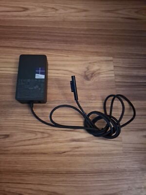 Original Microsoft Surface Pro 3/4/5/6/7 65W Netzteil 1706 (Ladegerät)