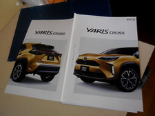 Brochure japonaise TOYOTA YARIS CROSS 2020/08 10/15 M15A-FXE M15A-FKS