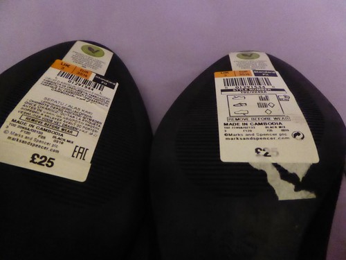 Marks & Spencer Collection UK3 3.5 nuevos zapatos de gamuza sintética negros con tacones característicos - Imagen 8 de 11