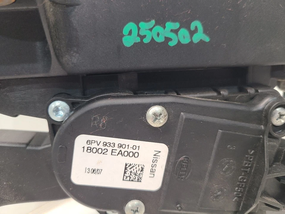 2007 Nissan Xterra (4.0L / AT) Accelerator Pedal - DBW / Drive By Wire - Изображение 3 из 4