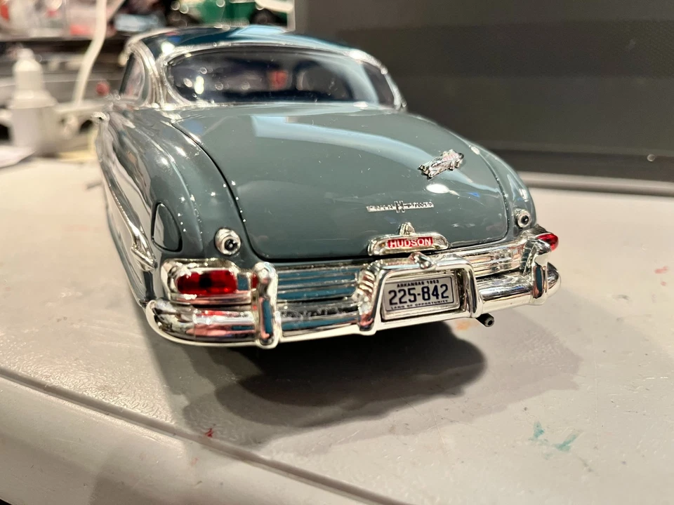 Highway 61 Collectibles 1953 Hudson Hornet Club cupé escala 1:18-2 tonos azul Foto 4 de 4