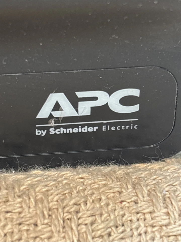 Schneider Electric APC Back-UPS BE600M1 120V 50/60Hz 600VA 330W - Image 3 of 4