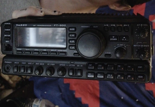 YAESU  FT900