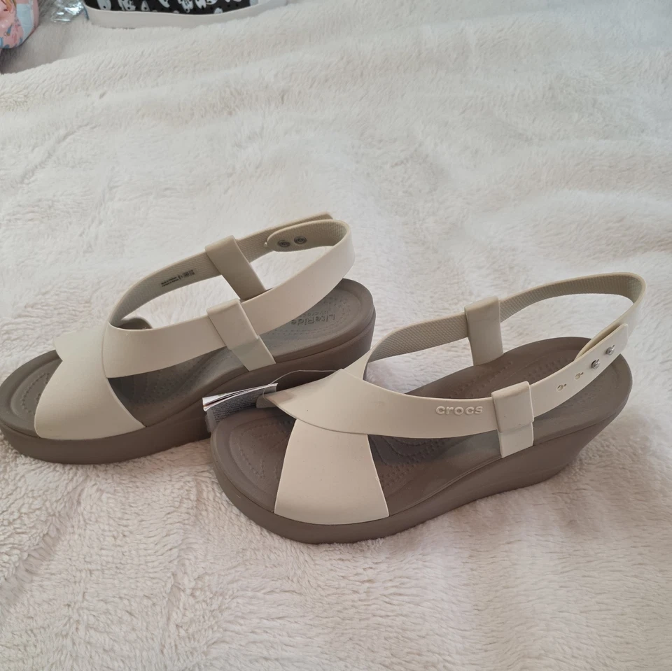 UsadoComo Nuevo_CROCS Playa y Piscina Ocio Zapatillas y Ropa Deportiva Mujer, Foto 2 de 3