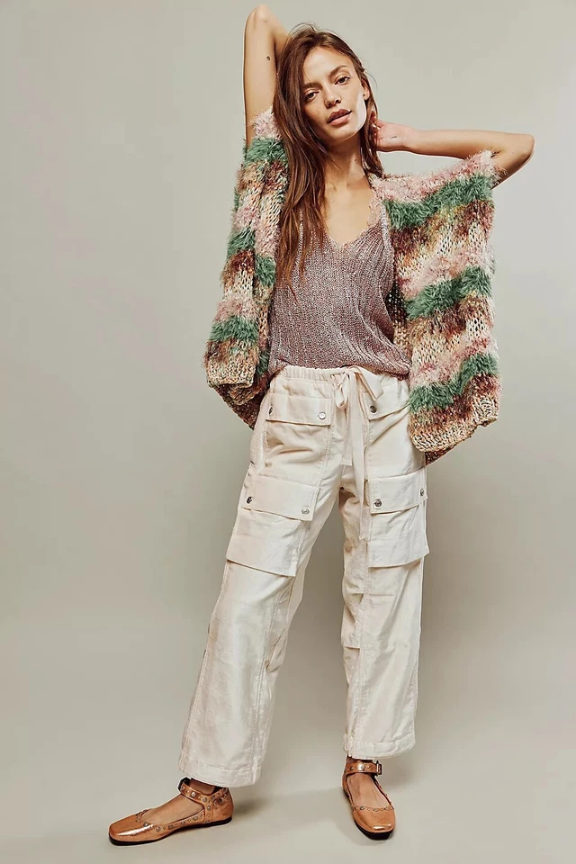 Pantalones utilitarios Free People Skip A Beat grandes cargo rosa coqueta terciopelo pierna ancha