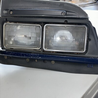 99 TO 04 ISUZU NPR W4500 5500 RIGHT FRONT HEADLIGHT ASSEMBLY GOOD SEE PICS