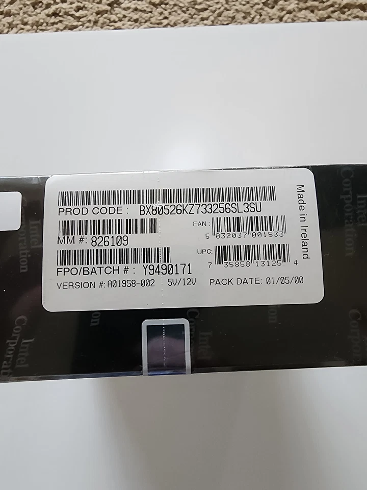 Intel Pentium III Xeon 733 MHz (BX80526KZ733256) Processor Vintage New-in-Box - Image 3 of 3