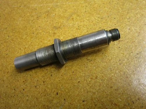Micro Switch 972SPT-A3P PROXIMITY SWITCH INDUCTIVE 4PIN 18MM SPRING LOADED