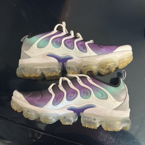 vapormax plus hornets