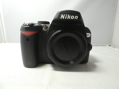 Nikon D D60 10.2MP Digital SLR w/ 18-55mm VR lens. Comes