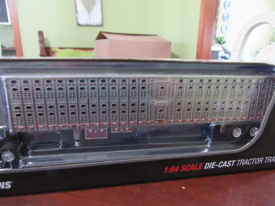 DCP 1/64 #34251 PETERBILT 352 COE 110" SLEEPER W/WILSON PSAL LIVESTOCK TRAILER - Image 3 of 4