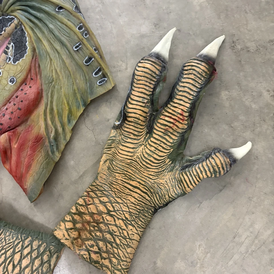 Máscara y guantes de dinosaurio Parque Jurásico 1992 raro garras Dilophosaurus Spitter de colección Foto 4 de 4