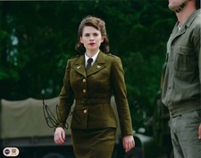 HAYLEY ATWELL CAPTAIN AMERICA SIGNED 14x11 PHOTO (ACG CERT AG17053)