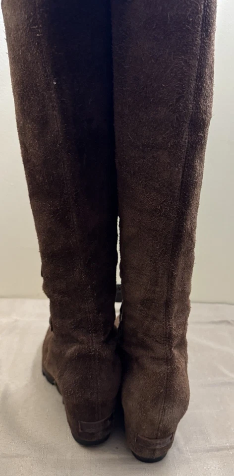 Botas anabela alta com cadarço SOREL Joan Of Artic cravejada couro marrom camurça EUA 8 UE 39 - Imagem 4 de 4