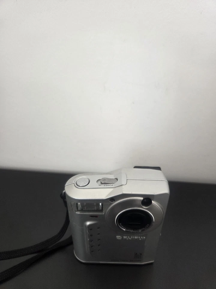 Fujifilm MX 2700 2.3MP Digital Camera - Silver, photo 2 of 5