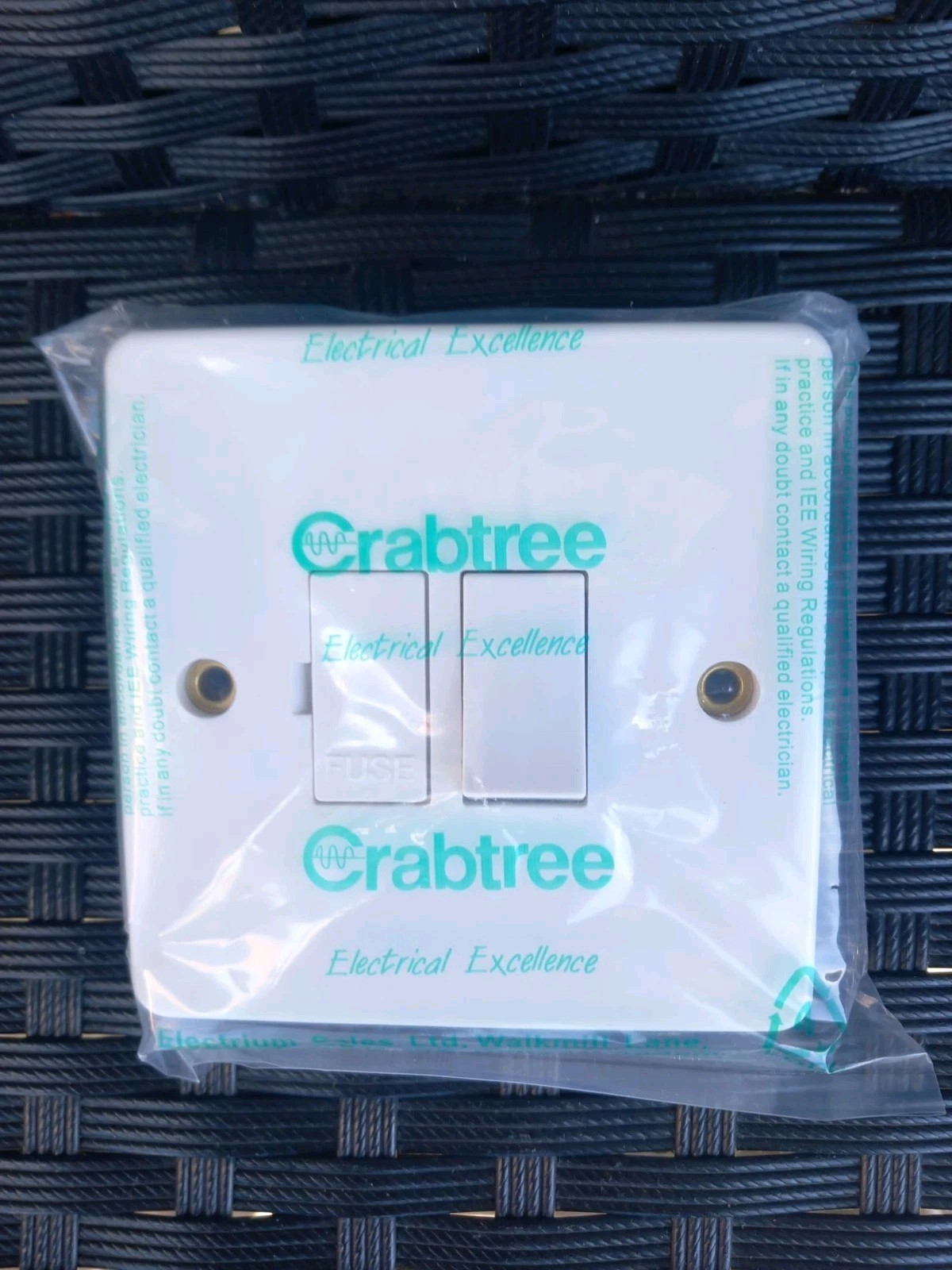 CRABTREE 4827 13 AMP SWITCHED FUSED SPUR BUNDLE QTY 10.