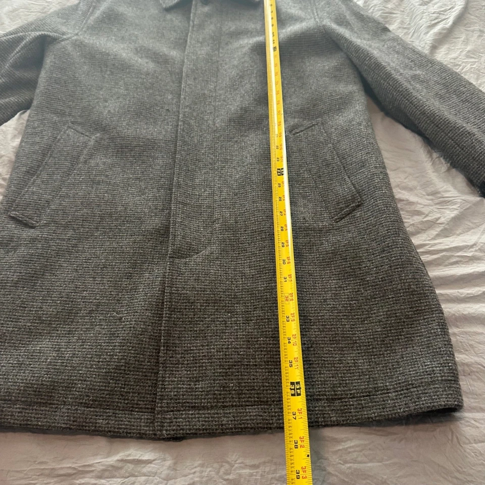 J. Crew Men's Quilted Lined Wool Blend Tweed Overcoat Size L - Image 4 of 4