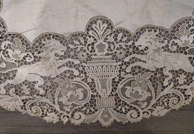 Antique Italian Figural Point De Venice Lace  Linen 34 Round Tablecloth  G2U