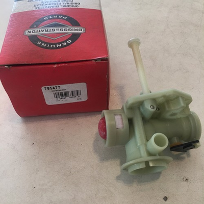 #ad Vintage Briggs and Stratton Genuine OEM Carburetor 498811 Superseded 795477 Nos $18.00