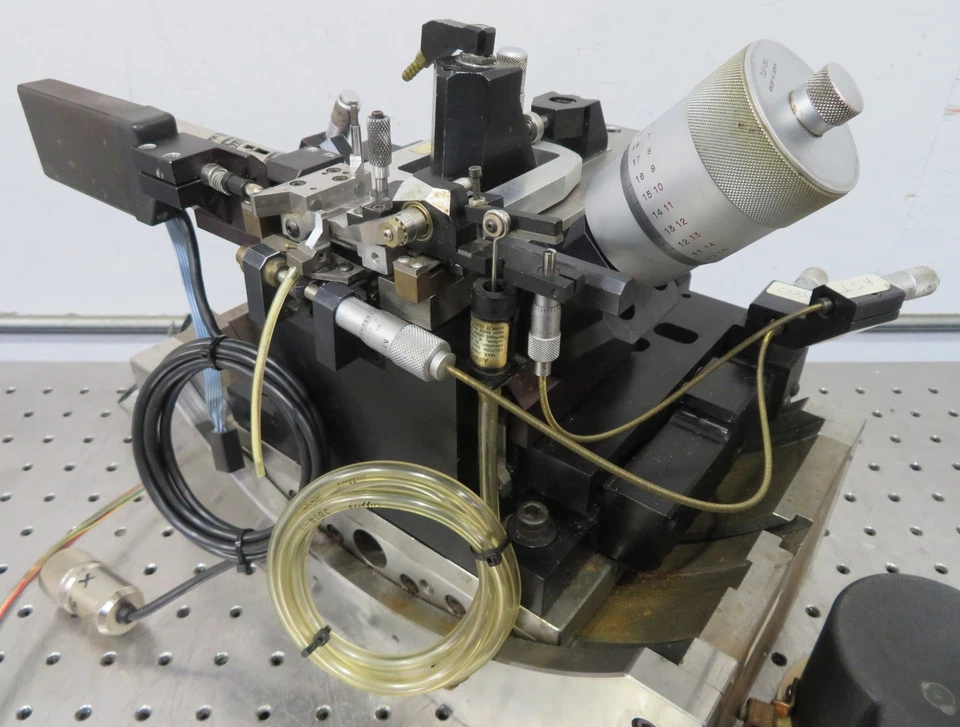 Conjunto de microposicionamiento multieje C191855 con codificadores, etapa de inclinación de alta resistencia Foto 3 de 4